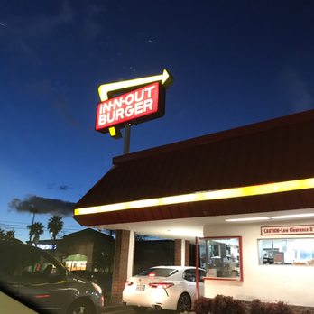 In-N-Out Burger - Fast Food Near Me - Tujunga, California