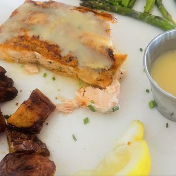 The Red Inn - Grilled salmon à la carte - Hotels Near Me - Provincetown, Massachusetts