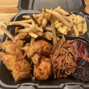 Q Daddy's Pitmaster BBQ - Triple meat with fries and Mac and cheese as the sides - Barbeque Near Me - Smithfield, Virginia