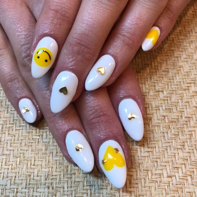 M&M studio nyc Nails and Eyelashes by null