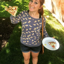 Goat cheese, artichoke & roasted tomato pizza! Goat cheese, artichoke & roasted tomato pizza!