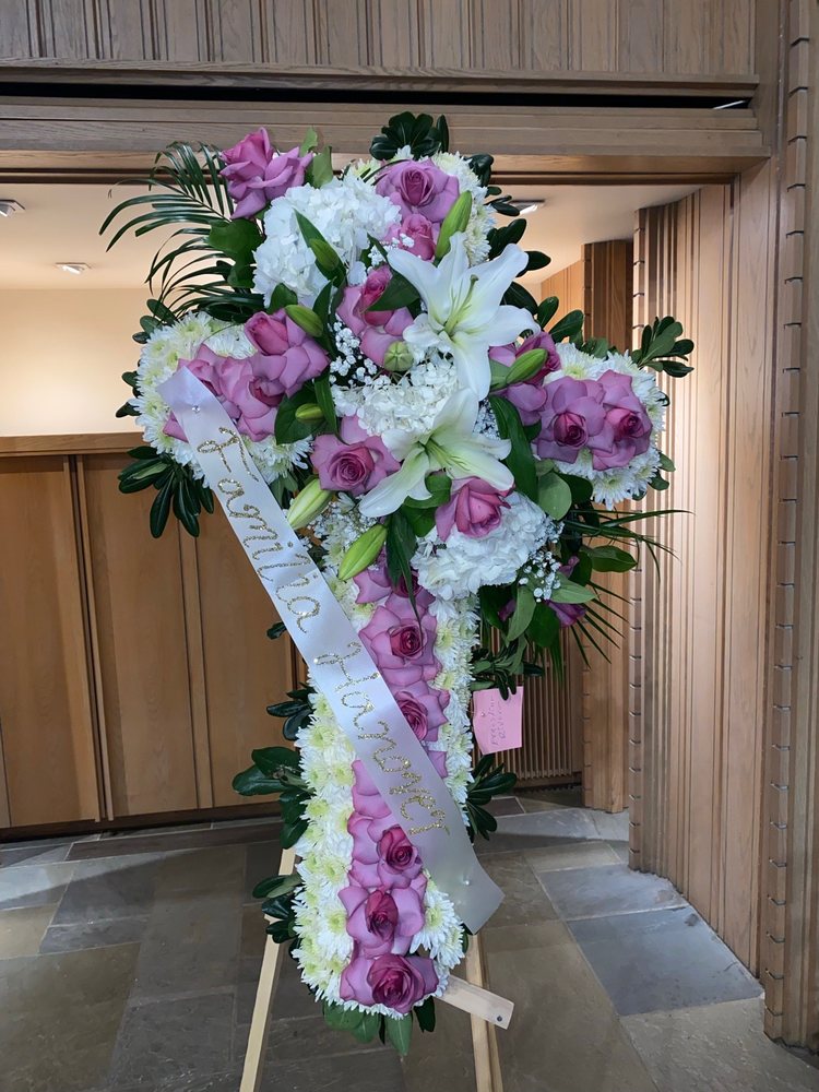 ROB’S FLOWERS Updated July 2024 115 Photos & 14 Reviews 606 E 8th