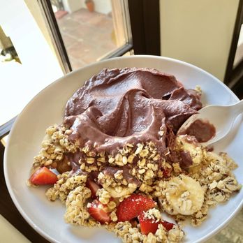 Backyard Bowls - Berry Bowl - Breakfast & Brunch Near Me - Los Angeles, California Backyard Bowls - Berry Bowl - Breakfast & Brunch Near Me - Los Angeles, California