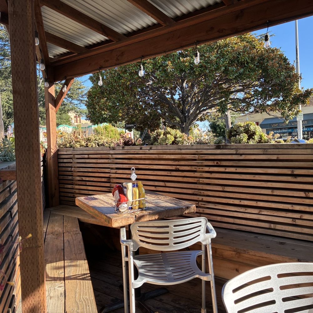 Barney's Gourmet Hamburgers - parklet - nice, quiet end of Solano - Burgers Near Me - Berkeley, California Barney's Gourmet Hamburgers - parklet - nice, quiet end of Solano - Burgers Near Me - Berkeley, California