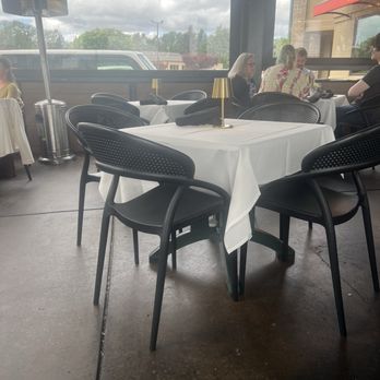 Toscanos - Outside seating - Italian Near Me - Puyallup, Washington