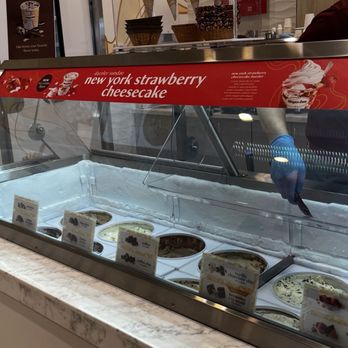 Häagen-Dazs - Inside - Ice Cream & Frozen Yogurt Near Me - North Miami, Florida Häagen-Dazs - Inside - Ice Cream & Frozen Yogurt Near Me - North Miami, Florida