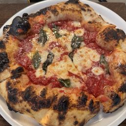 Multo bonisimo! La migliore pizza di sempre! Multo bonisimo! La migliore pizza di sempre!