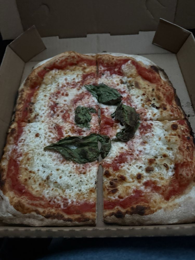 Family Joint Pizzeria Logo