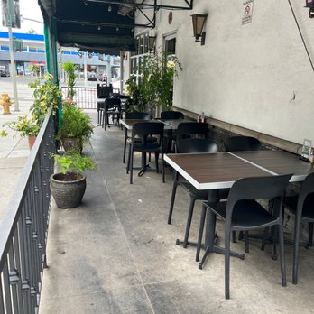 Hugo’s Restaurant - outdoor seating - Breakfast & Brunch Near Me - West Hollywood, California Hugo’s Restaurant - outdoor seating - Breakfast & Brunch Near Me - West Hollywood, California