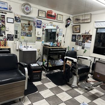 DeHart's Barber Shop - Barbers Near Me - Indianapolis, Indiana DeHart's Barber Shop - Barbers Near Me - Indianapolis, Indiana