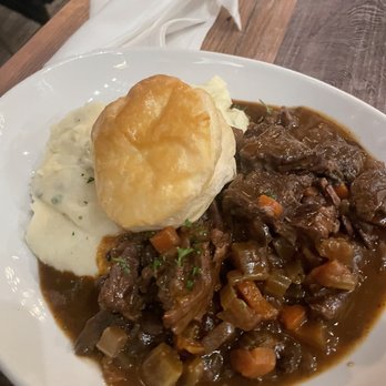 The Hunter's Hound - Beef & Guinness Pie - Bars Near Me - Chevy Chase, Maryland