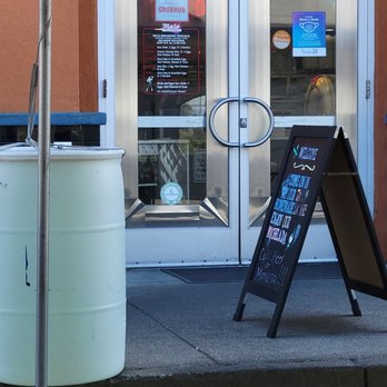 The Original Mels - Front entrance - Diners Near Me - Pinole, California