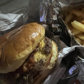 A&W Restaurant - Cheeseburger - Burgers Near Me - Mentone, California