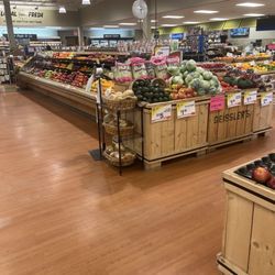 Geissler's Supermarkets - The inside