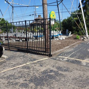 Burger Farm & Garden Center - Statues and lawn ornaments - Nurseries & Gardening Near Me - Cincinnati, Ohio