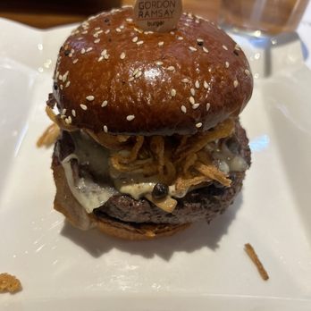 Gordon Ramsay Burger Las Vegas - Stout Burger - Burgers Near Me - Las Vegas, Nevada Gordon Ramsay Burger Las Vegas - Stout Burger - Burgers Near Me - Las Vegas, Nevada