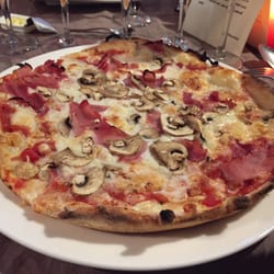 San Marino - Prosciutto & Funghi pizza