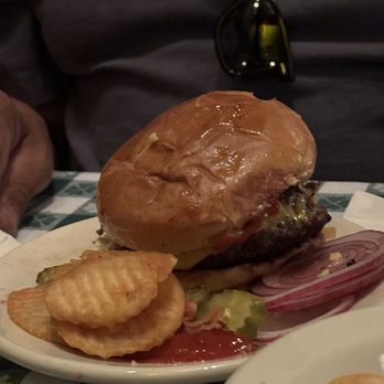 J.G. Melon - Cheeseburger and cottage fries - American Near Me - New York, New York