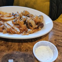 Shelbyville Tavern - Gizzards cooked perfectly and bear batter fries.