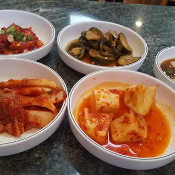 Sa Rit Gol - Kimchee and the side dish looks fresh...5 different kind. - Korean Near Me - Fort Lee, New Jersey