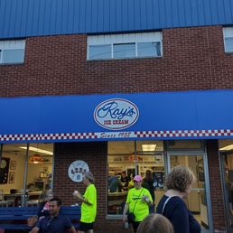 Chilling & Enjoying My 2-scoop Ice Cream from Ray's and people watching Tuesday evening 7/23/2024 Chilling & Enjoying My 2-scoop Ice Cream from Ray's and people watching Tuesday evening 7/23/2024
