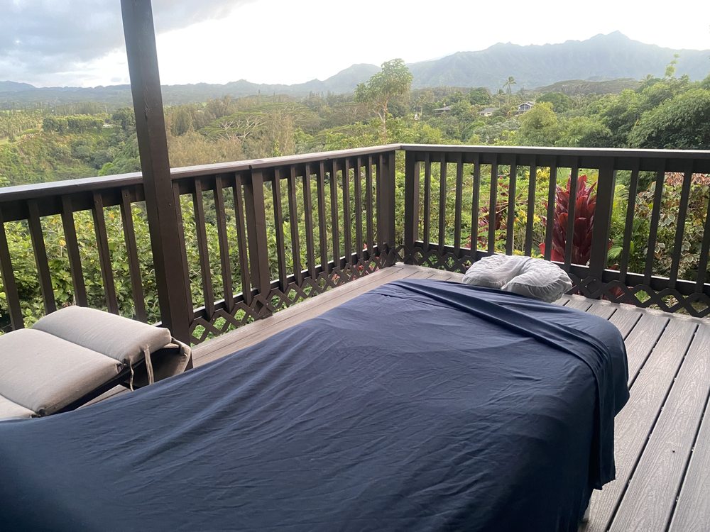 Garden Island Massage Logo