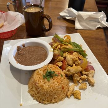 El Abuelo Restaurant - Chicken, peppers, rice & beans - Mexican Near Me - San Fernando, California El Abuelo Restaurant - Chicken, peppers, rice & beans - Mexican Near Me - San Fernando, California