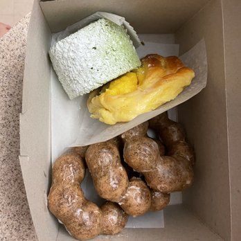 Liliha Bakery - Baked goods from Liliha Bakery - Bakeries Near Me - Honolulu, Hawaii Liliha Bakery - Baked goods from Liliha Bakery - Bakeries Near Me - Honolulu, Hawaii