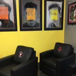 Lady Jane's Haircuts for Men - Waiting area