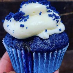 Sweet Red Peach - Blue Velvet