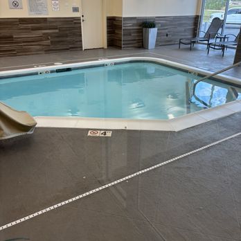 Fairfield by Marriott Inn & Suites Poplar Bluff - The tiny pool - Hotels Near Me - Poplar Bluff, Missouri