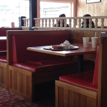 Chico's Pizza Parlor - Messy tables at 2 pm - Pizza Near Me - Seaview, Washington Chico's Pizza Parlor - Messy tables at 2 pm - Pizza Near Me - Seaview, Washington