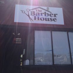 Stovall's Barber Lounge - Store Front