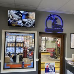 SpeeDee Oil Change & Auto Service - Lobby