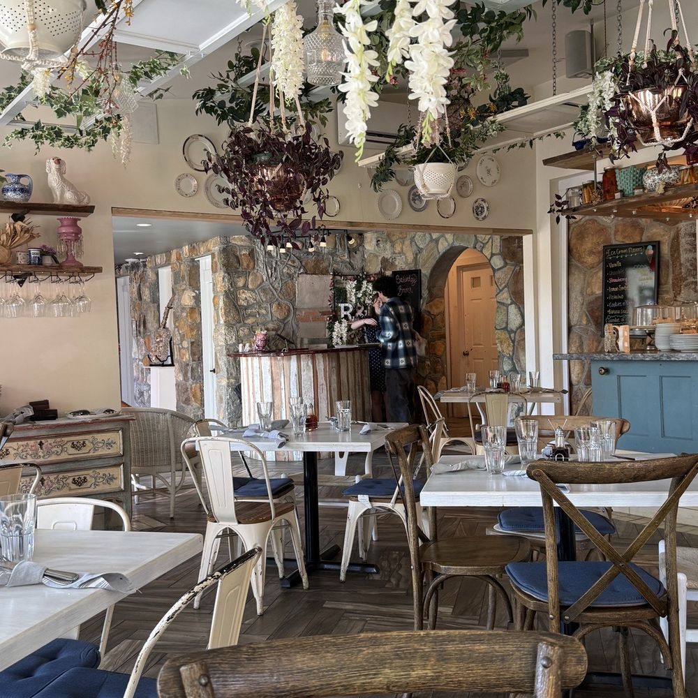 Root And Bone - Dining area - Southern Near Me - Horse Shoe, North Carolina Root And Bone - Dining area - Southern Near Me - Horse Shoe, North Carolina