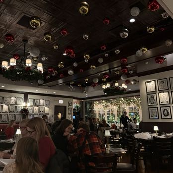 Petterinos - Interior - American Near Me - Chicago, Illinois