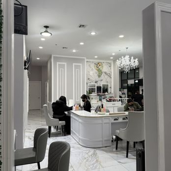 Iconic Nail Studio - Nail Salons Near Me - Bayonne, New Jersey