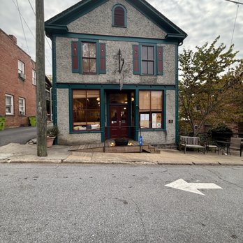Wakey Monkey - Saluda - Outside - Coffee & Tea Near Me - Saluda, North Carolina