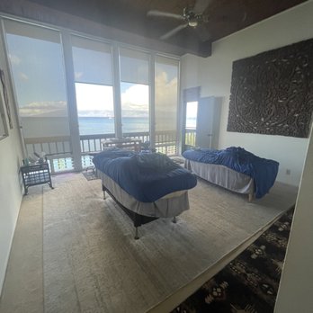 Blue Moon Massage Hale - Couples massage - Reflexology Near Me - Lahaina, Hawaii