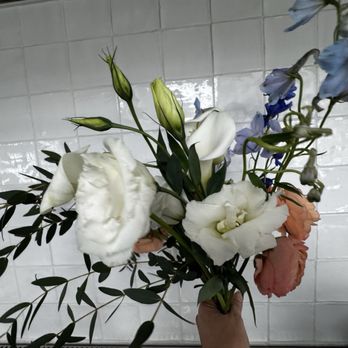 Menlo Botanica - Ranunculus, calla lilies , several stems of filler flowers - Florists Near Me - Menlo Park, California