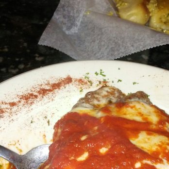 Mama Nina's - Chicken Parmesan and Fettuccine Alfredo with garlic knots. - Italian Near Me - Bethlehem, Pennsylvania