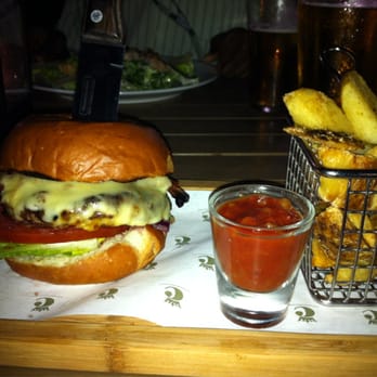 Crown Hotel - Crown Burger -yummy! - Hotels Near Me - Chertsey, SRY Crown Hotel - Crown Burger -yummy! - Hotels Near Me - Chertsey, SRY