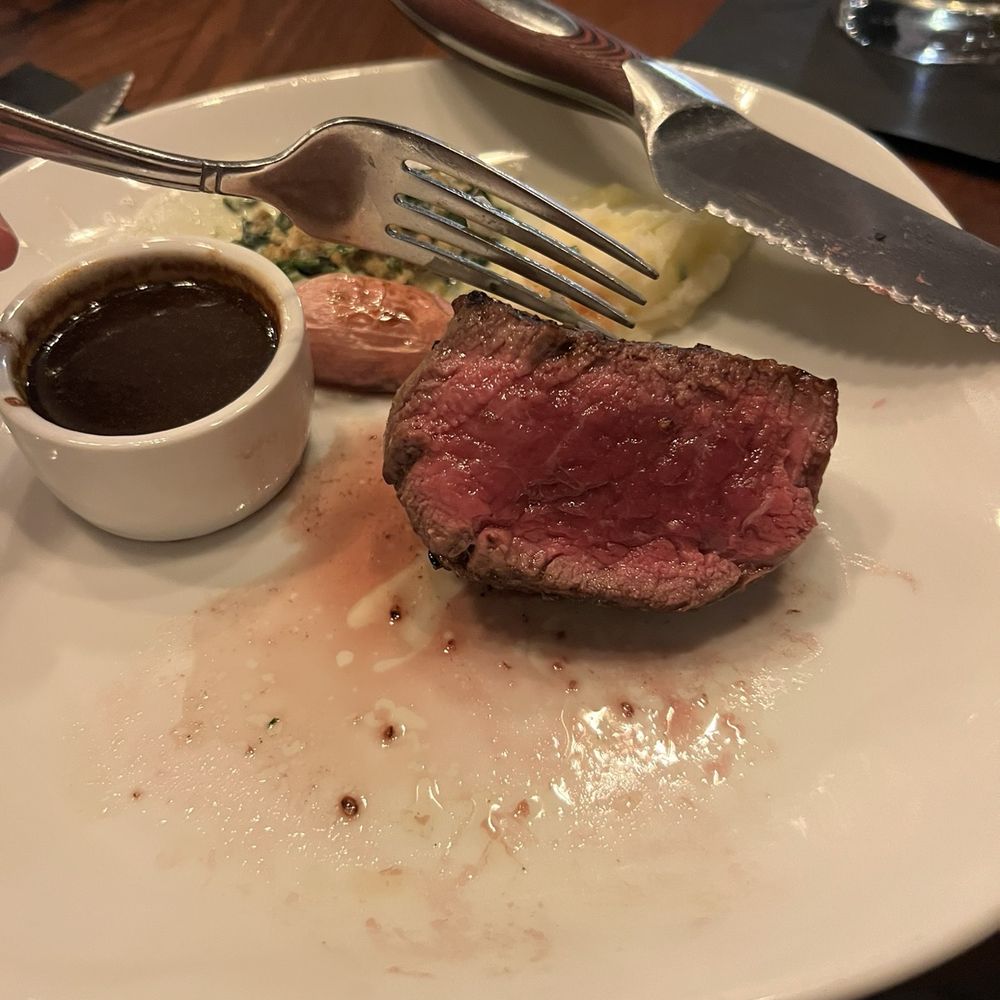 Cuts Steakhouse - Petite Filet - Steakhouses Near Me - Suwanee, Georgia