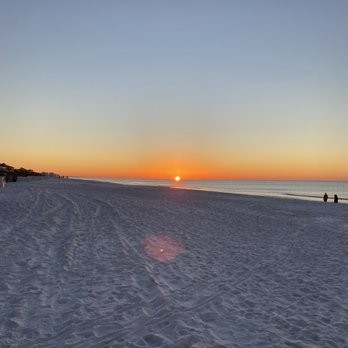Crystal Sands beach - Beaches Near Me - Miramar Beach, Florida