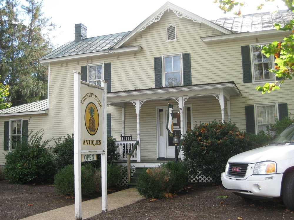 COUNTRY HOME ANTIQUES Updated August 2024 24 Main St, Sperryville