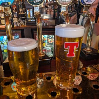 Deacon Brodies Tavern - Innis and Gunn and Tennits  Lager Beers - Pubs Near Me - Edinburgh, EDH
