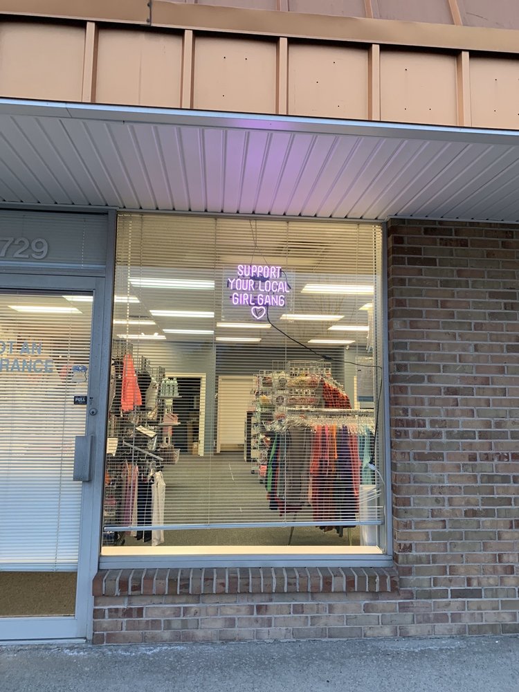 VINYL WAREHOUSE LOUISVILLE Updated August 2024 5729 Bardstown Rd, Louisville, Kentucky