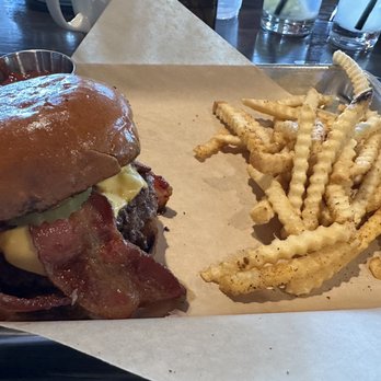 Oak 36 Bar & Kitchen - Murica burger - Bars Near Me - Savannah, Georgia Oak 36 Bar & Kitchen - Murica burger - Bars Near Me - Savannah, Georgia