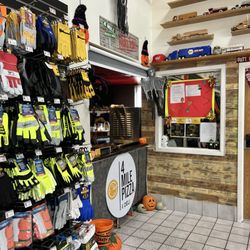 Fick & Sons - 4 Mile Pizza in the gas station
