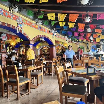 La Parrilla - Inside restaurant but doesn't do it Justice. Really cool place. - Tacos Near Me - Cancún, ROO La Parrilla - Inside restaurant but doesn't do it Justice. Really cool place. - Tacos Near Me - Cancún, ROO